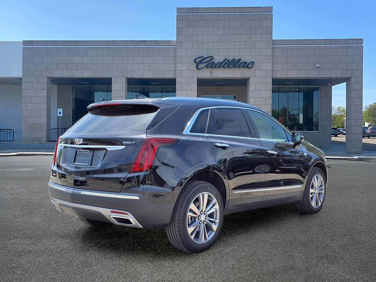 Thumbnail: 2026 Cadillac XT5 - 4