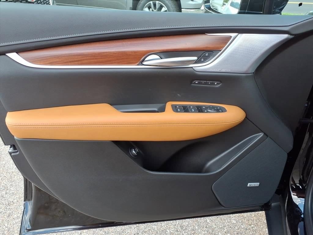 Thumbnail: 2025 Cadillac XT5 - 11