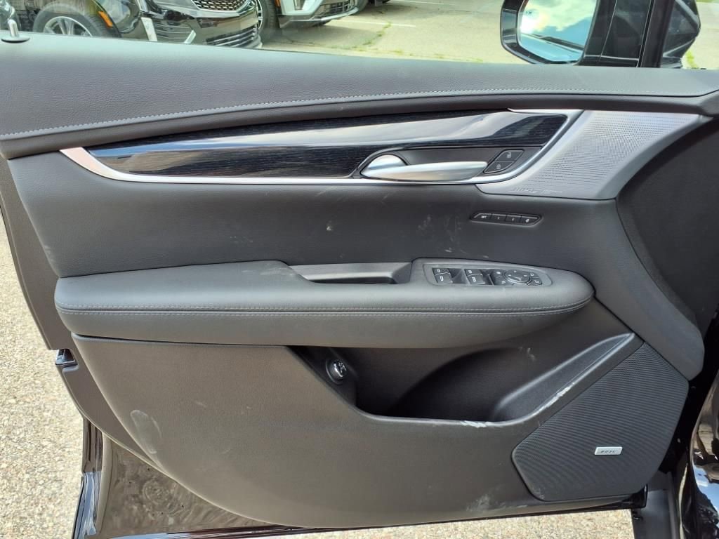 Thumbnail: 2025 Cadillac XT5 - 11