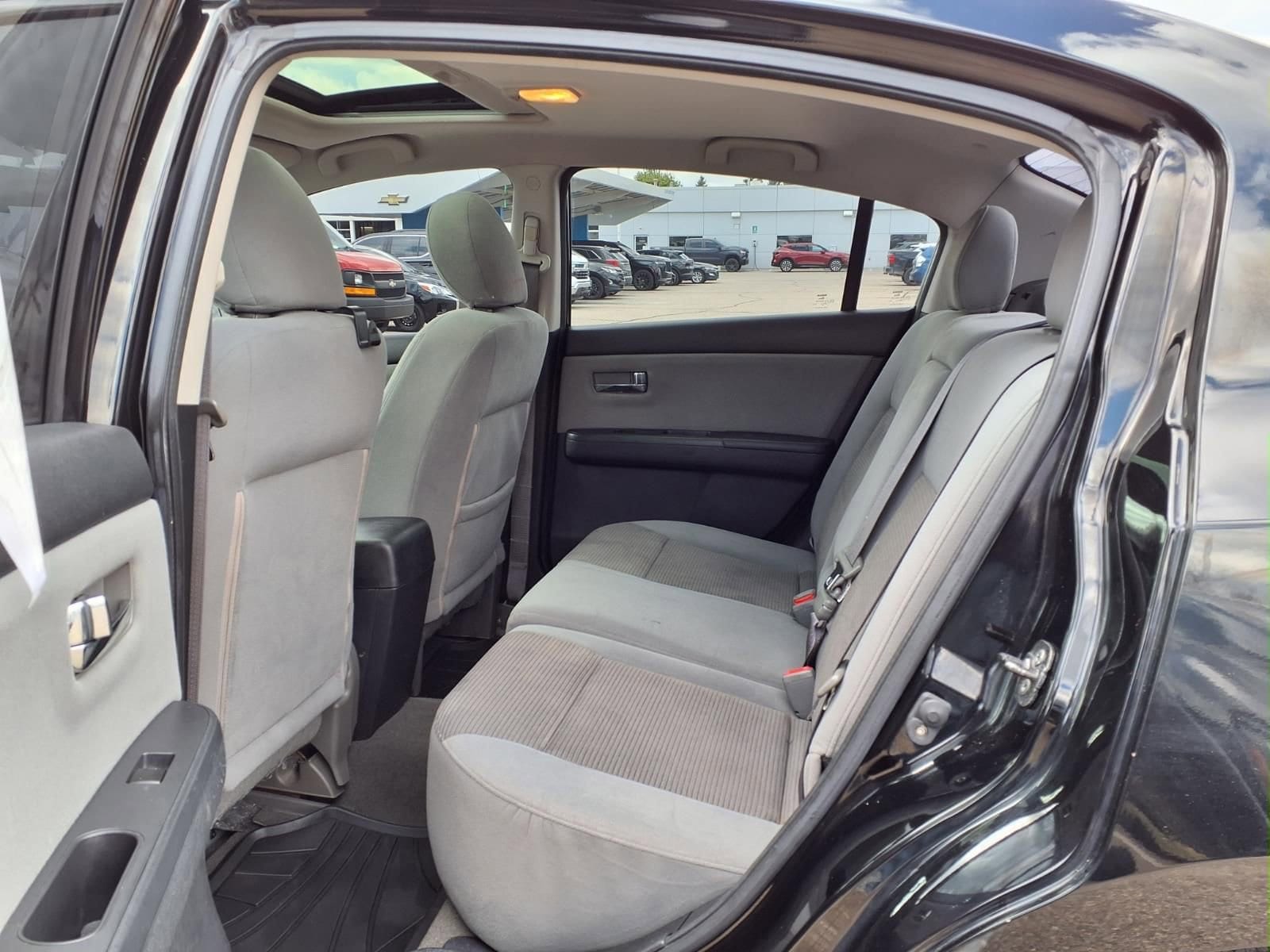 Thumbnail: 2012 Nissan Sentra - 11
