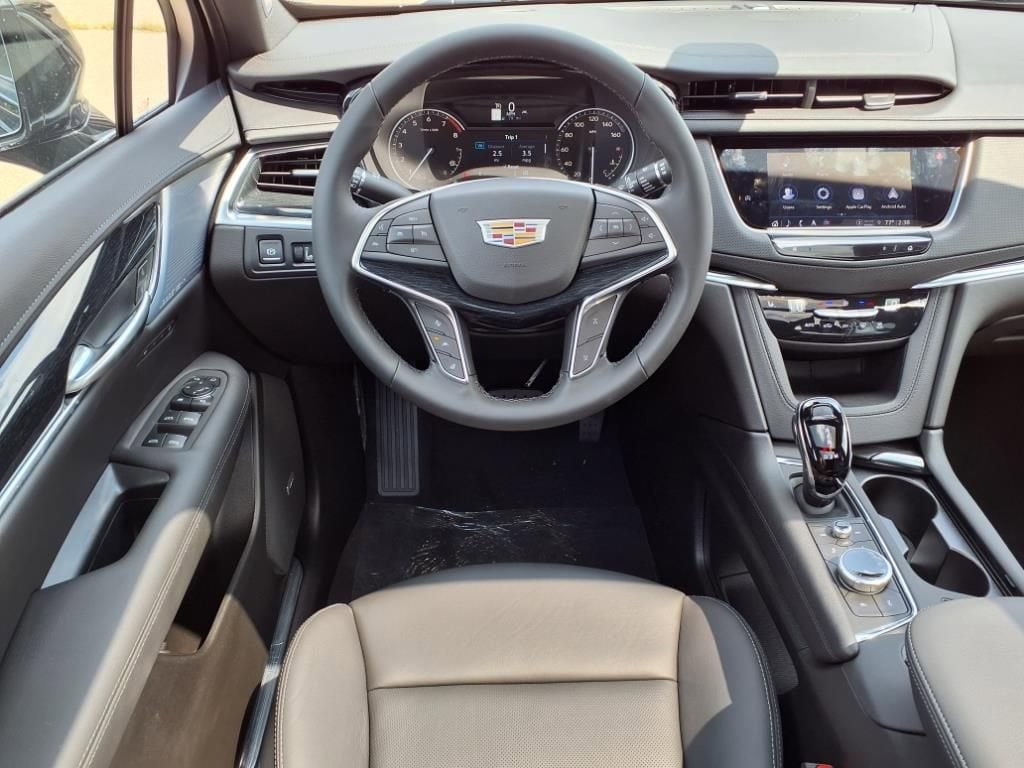 Thumbnail: 2025 Cadillac XT5 - 10