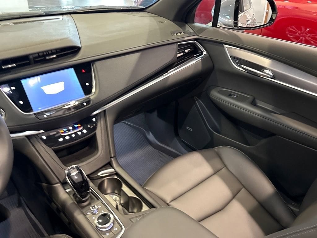 Thumbnail: 2025 Cadillac XT6 - 10