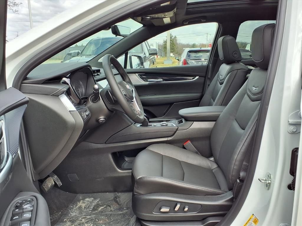 Thumbnail: 2026 Cadillac XT5 - 14