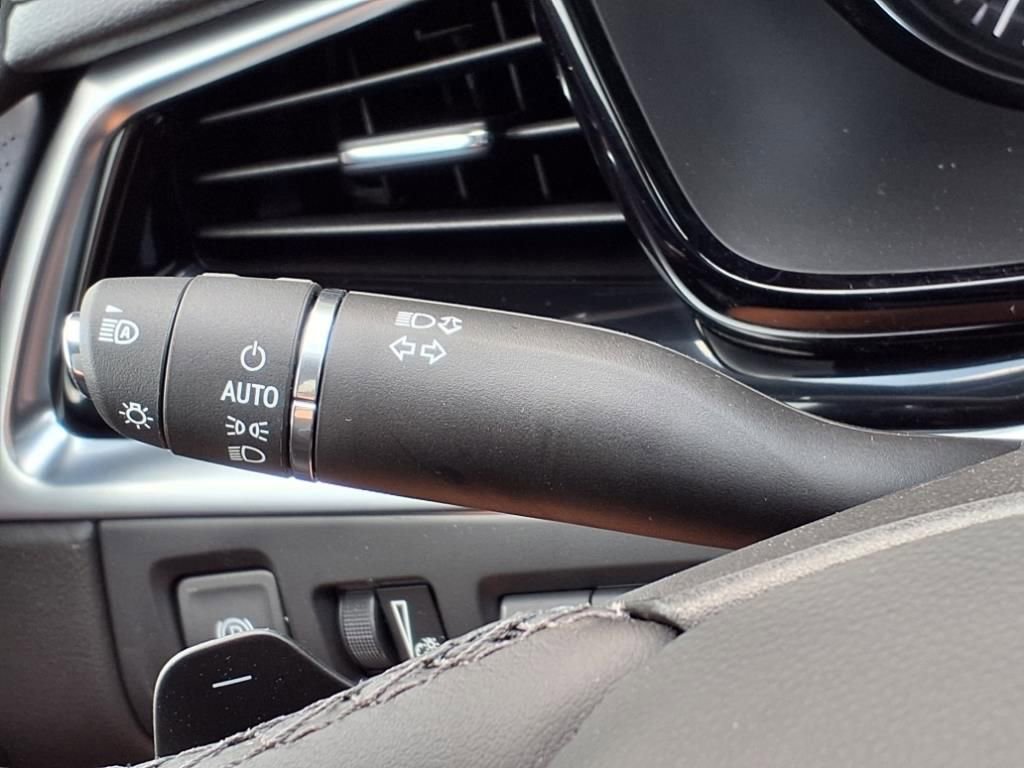 Thumbnail: 2025 Cadillac XT6 - 18