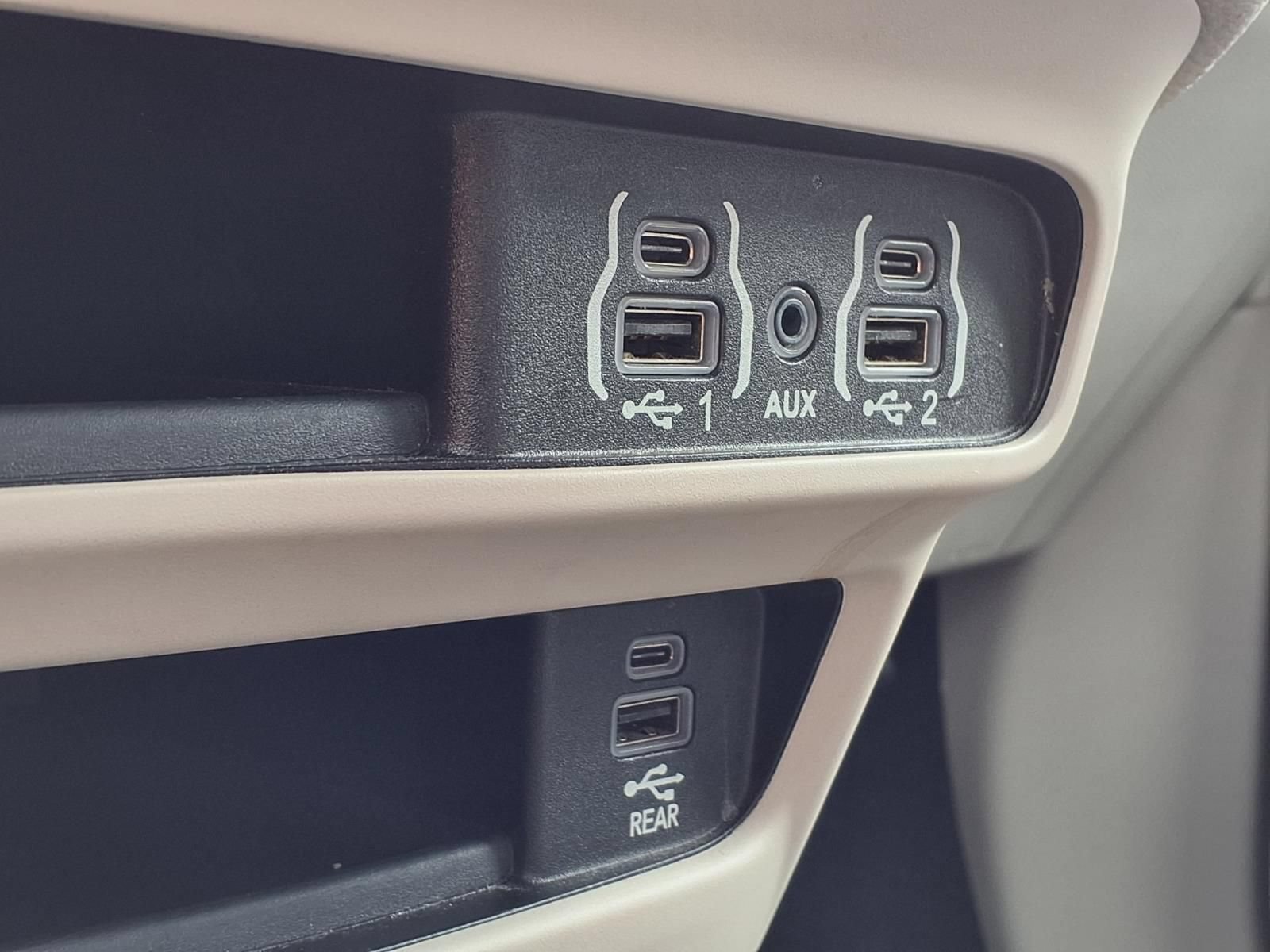 Thumbnail: 2022 Chrysler Pacifica - 25