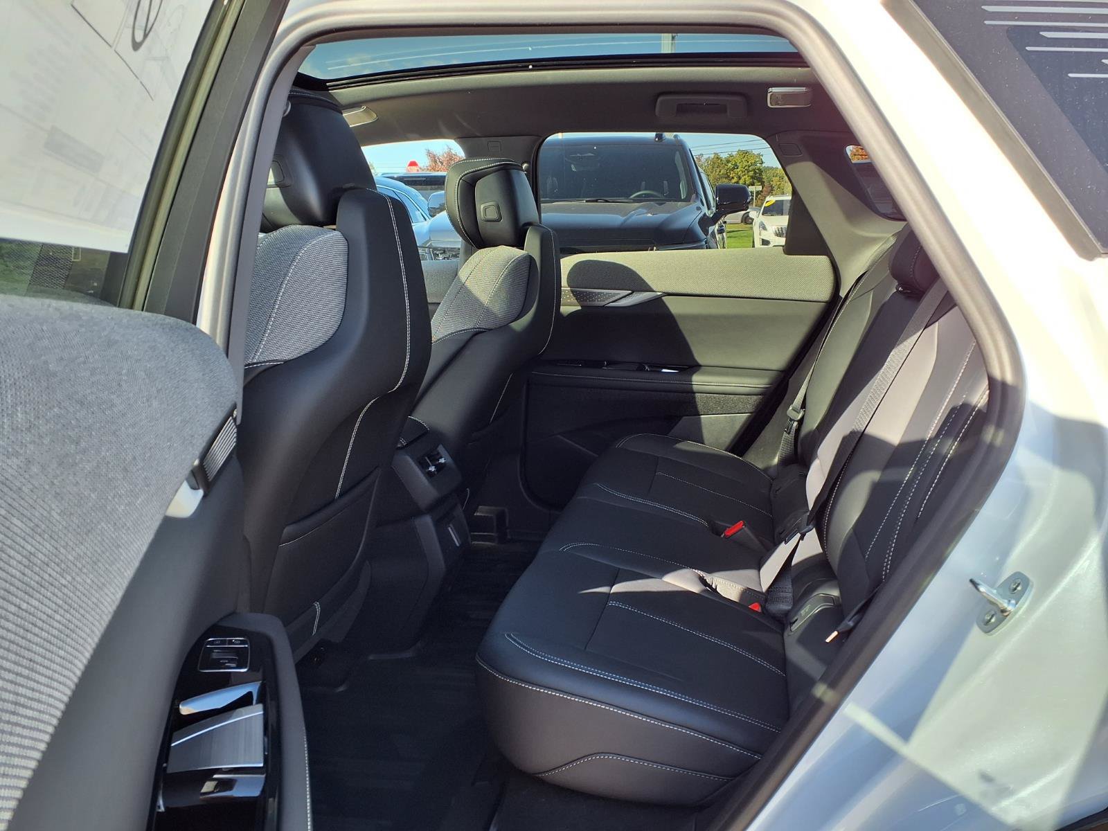 2027 Cadillac OPTIQ Luxury - Photo 10