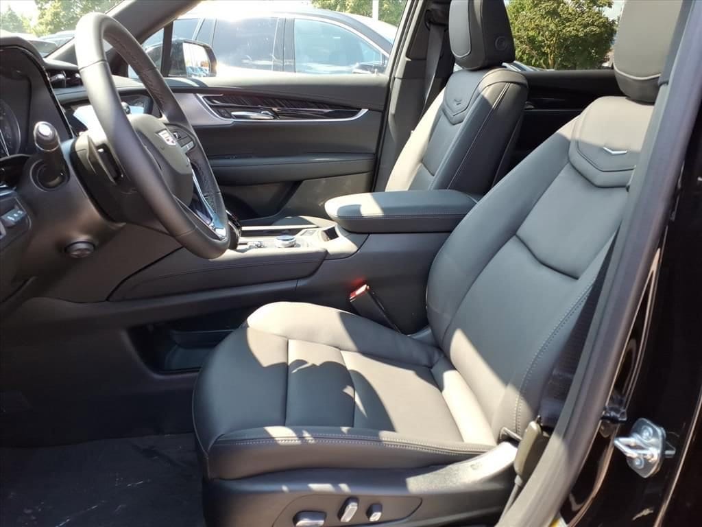 Thumbnail: 2025 Cadillac XT6 - 13