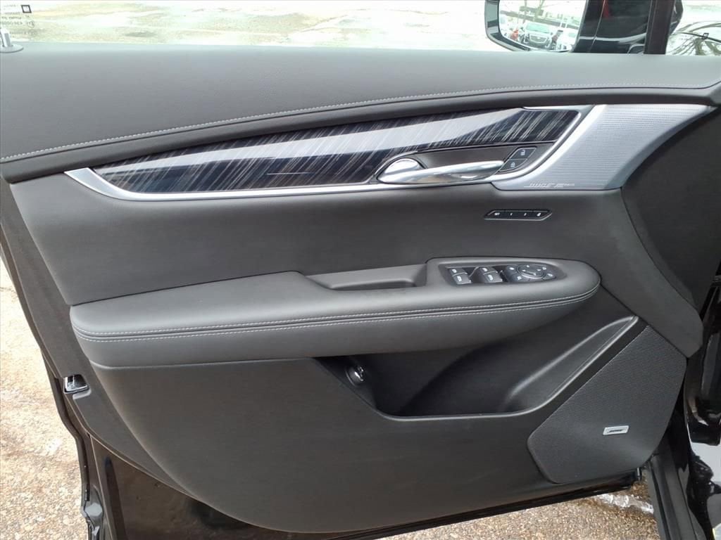 Thumbnail: 2025 Cadillac XT6 - 12