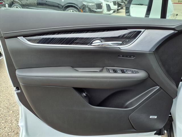 Thumbnail: 2025 Cadillac XT6 - 10