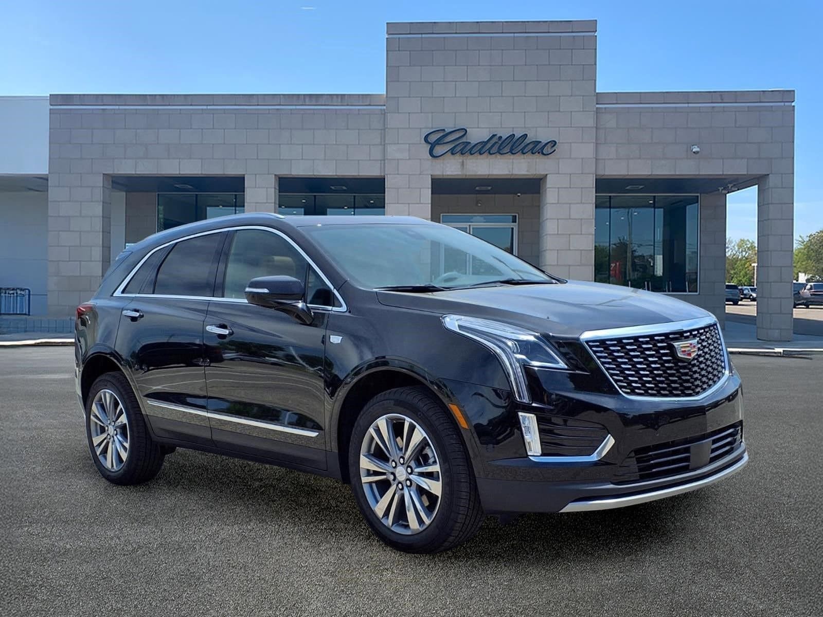 Thumbnail: 2026 Cadillac XT5 - 3