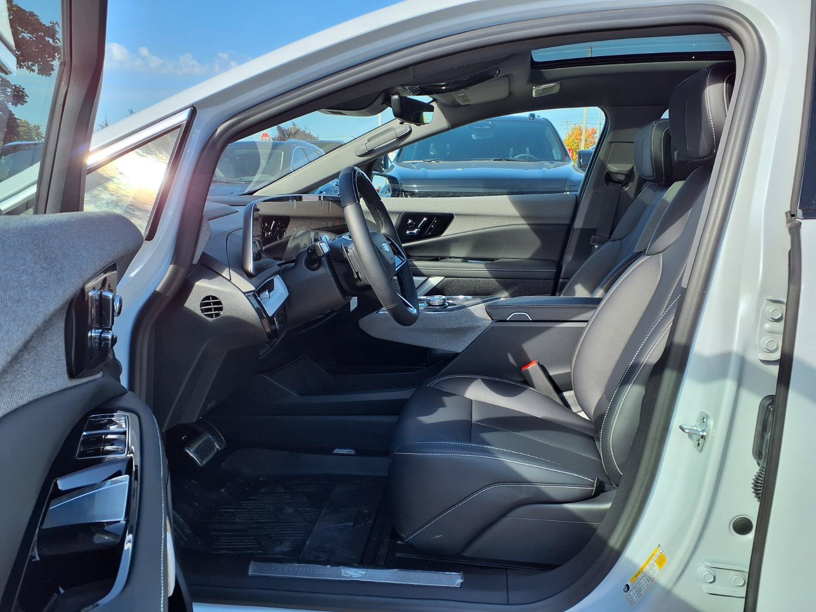 2027 Cadillac OPTIQ Luxury - Photo 15
