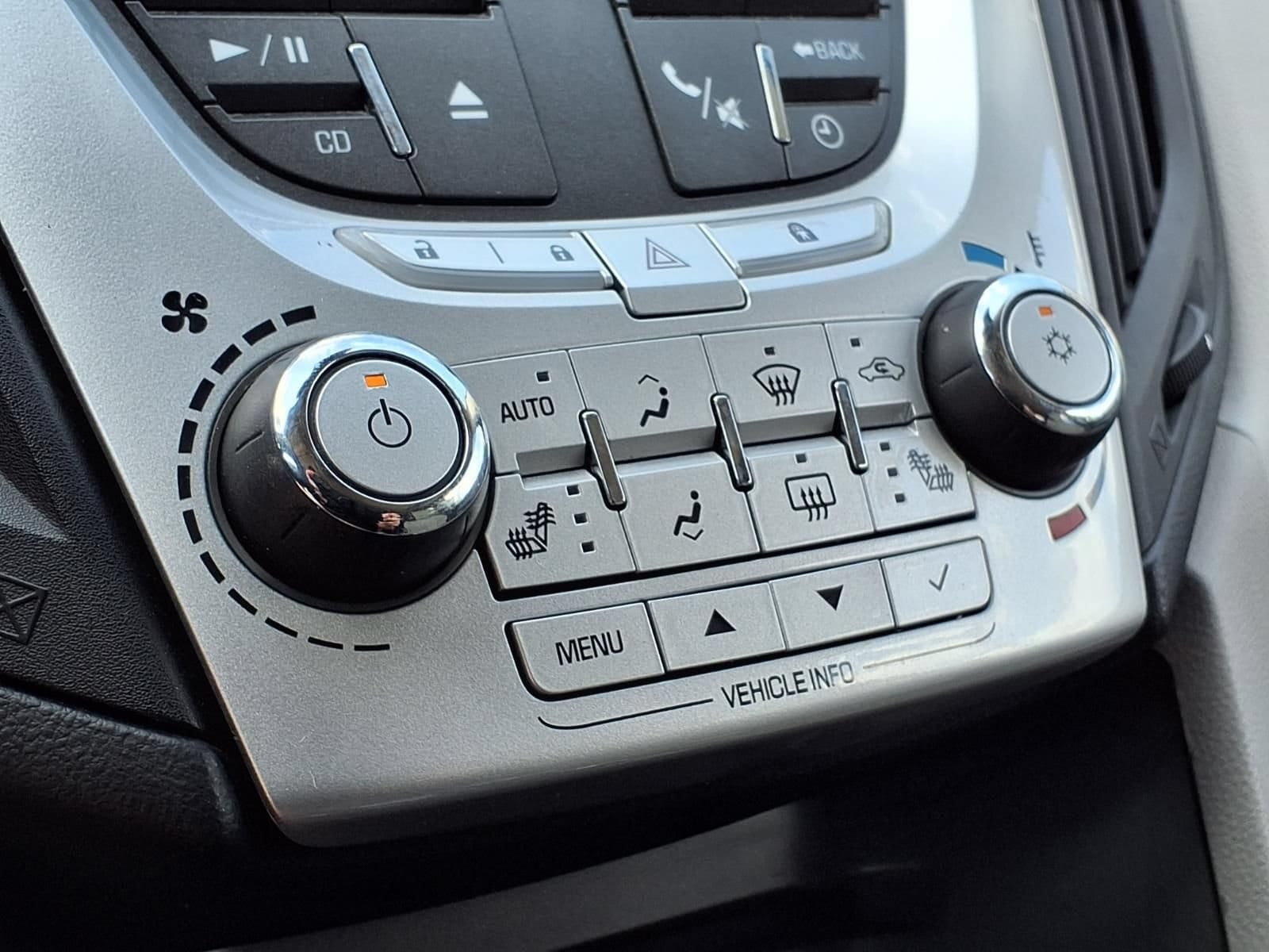 Thumbnail: 2010 Chevrolet Equinox - 23