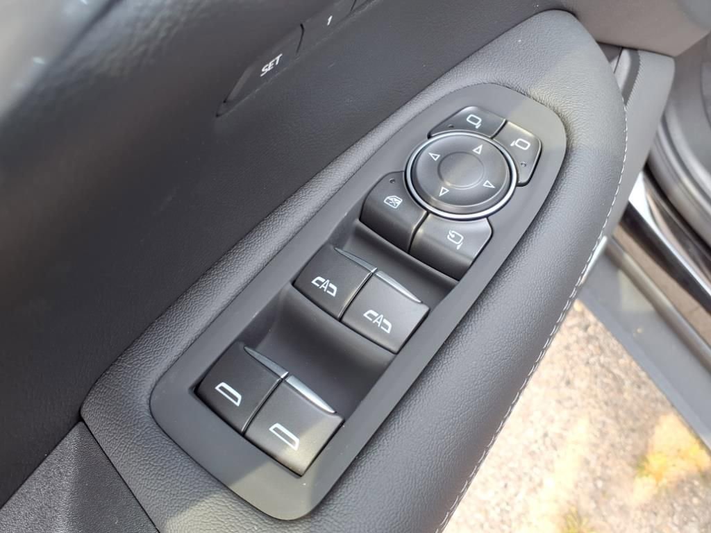 Thumbnail: 2025 Cadillac XT5 - 12