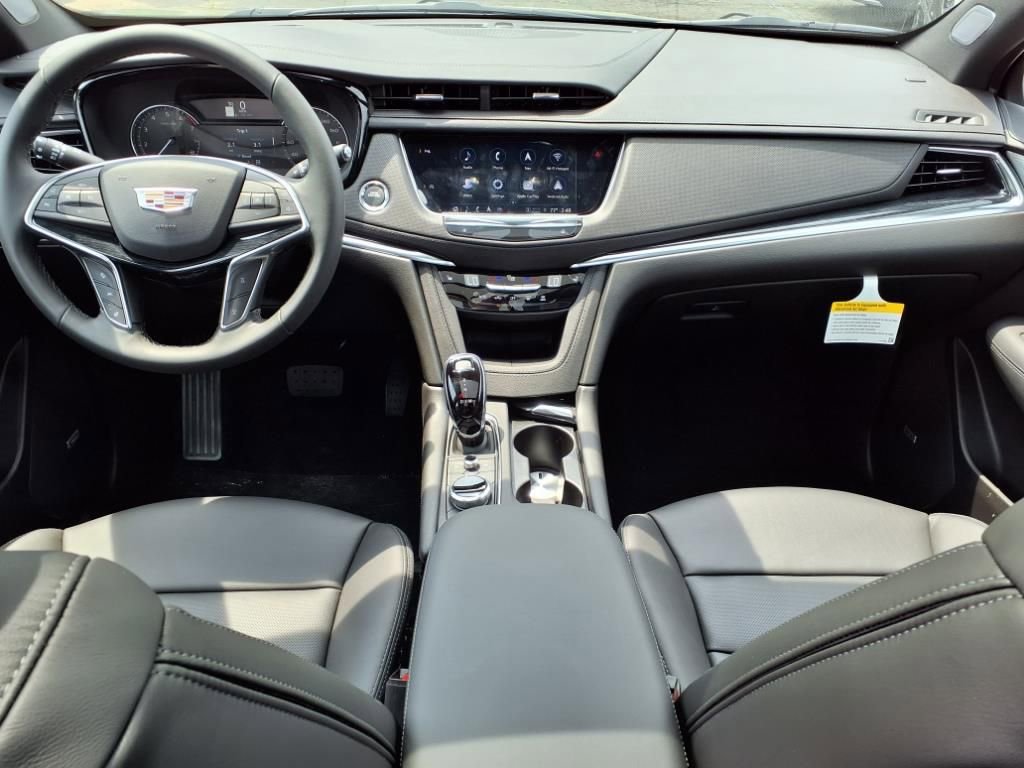 2025 Cadillac XT5 Premium Luxury 8