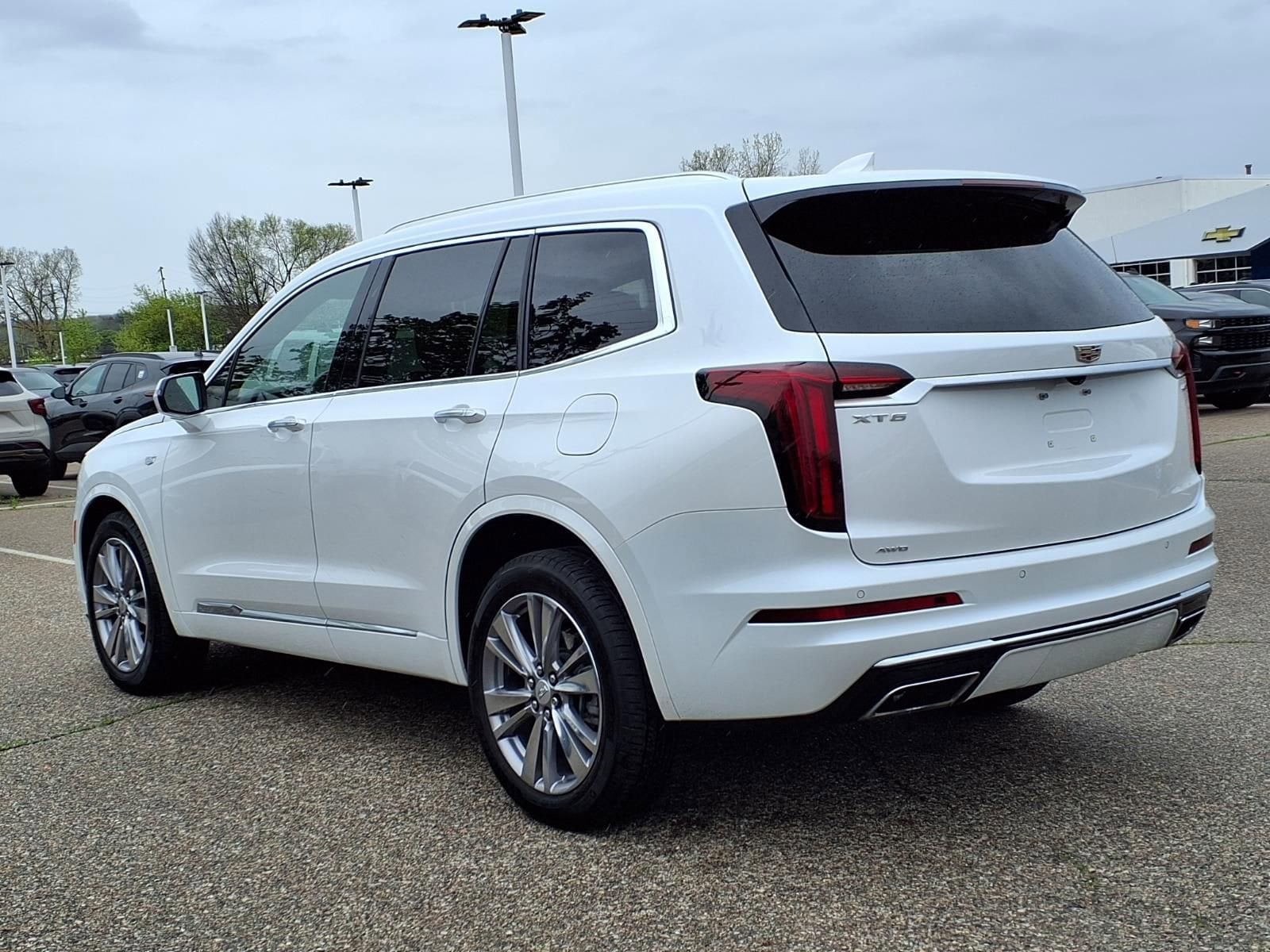 Thumbnail: 2023 Cadillac XT6 - 6