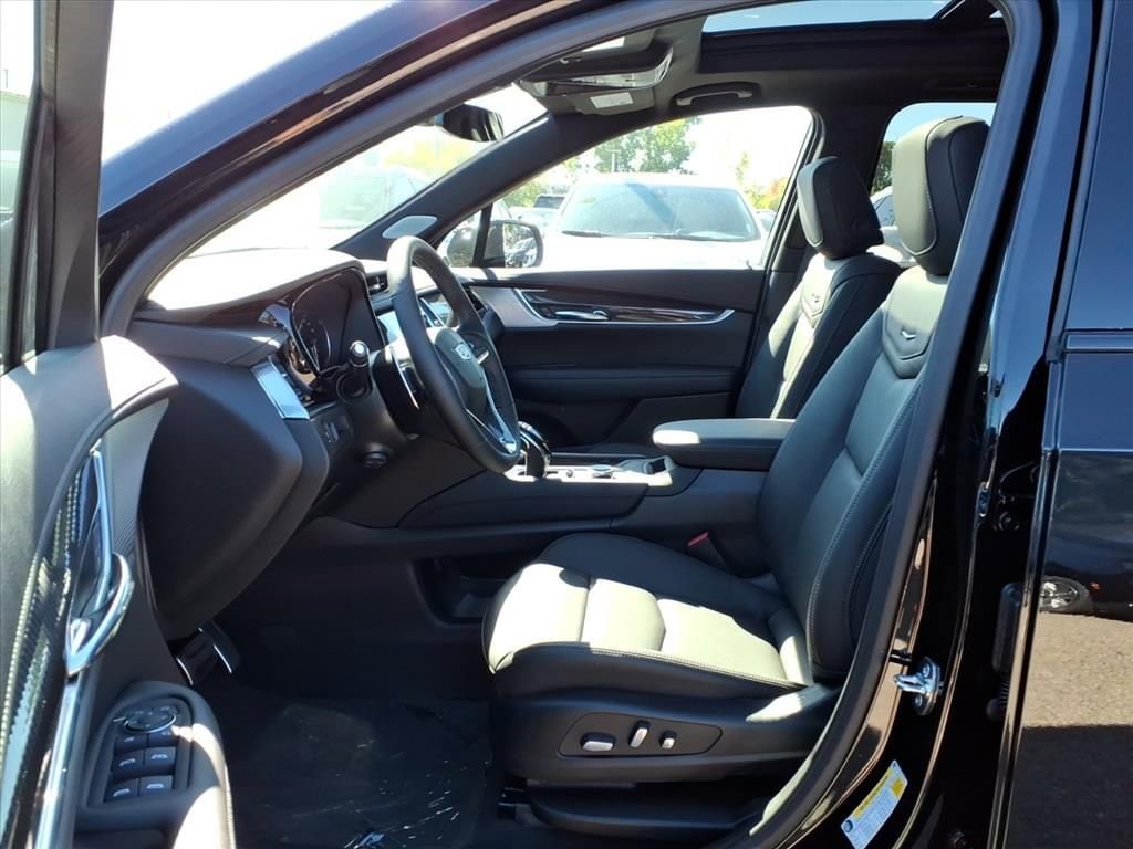 Thumbnail: 2025 Cadillac XT6 - 11