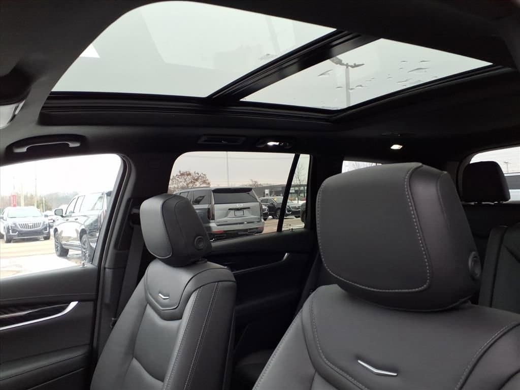 Thumbnail: 2025 Cadillac XT6 - 16