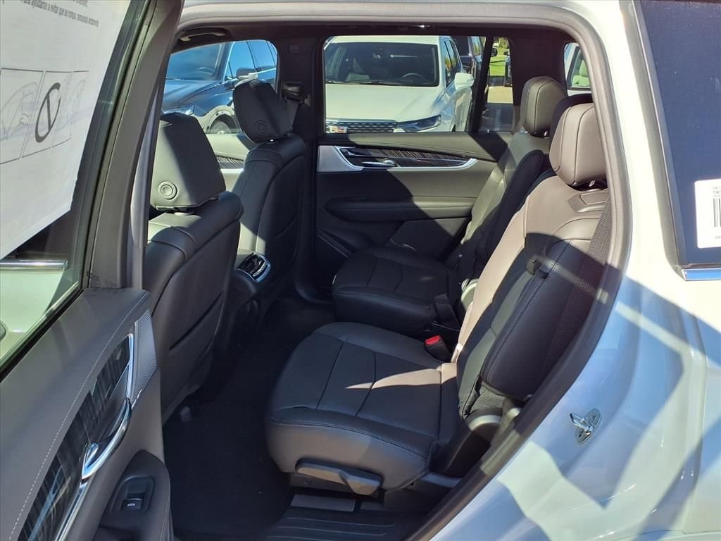 Thumbnail: 2025 Cadillac XT6 - 8