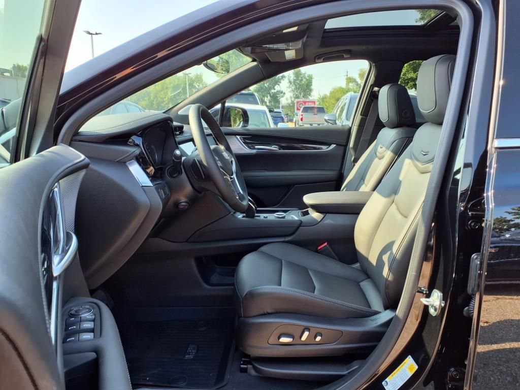 Thumbnail: 2025 Cadillac XT5 - 14