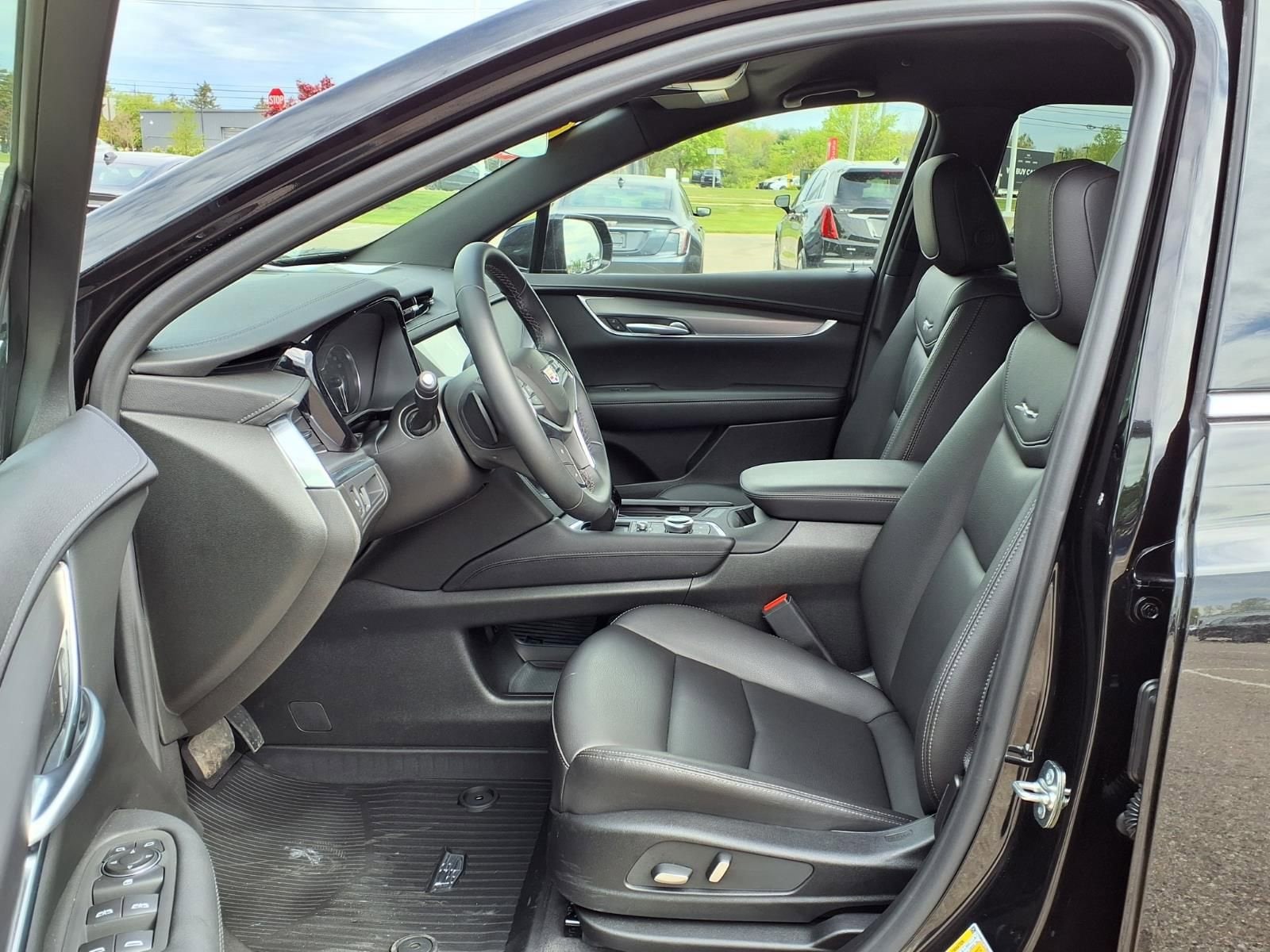 Thumbnail: 2026 Cadillac XT5 - 14