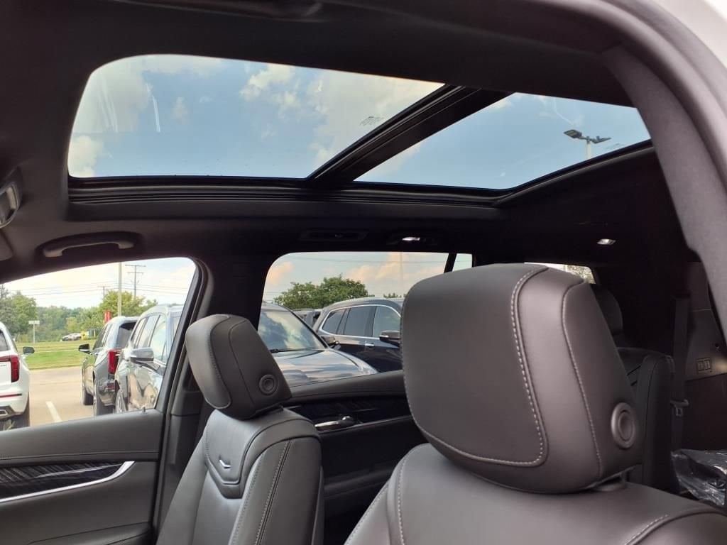 Thumbnail: 2025 Cadillac XT6 - 15