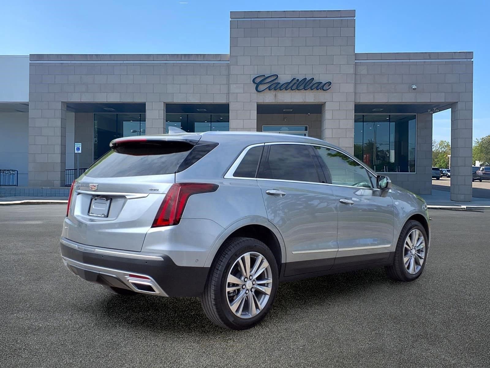 Thumbnail: 2026 Cadillac XT5 - 4