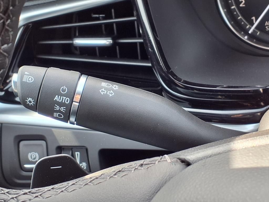 Thumbnail: 2025 Cadillac XT6 - 17