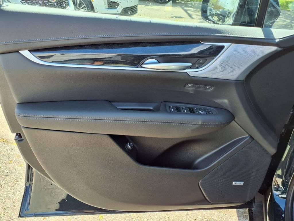 Thumbnail: 2025 Cadillac XT5 - 11