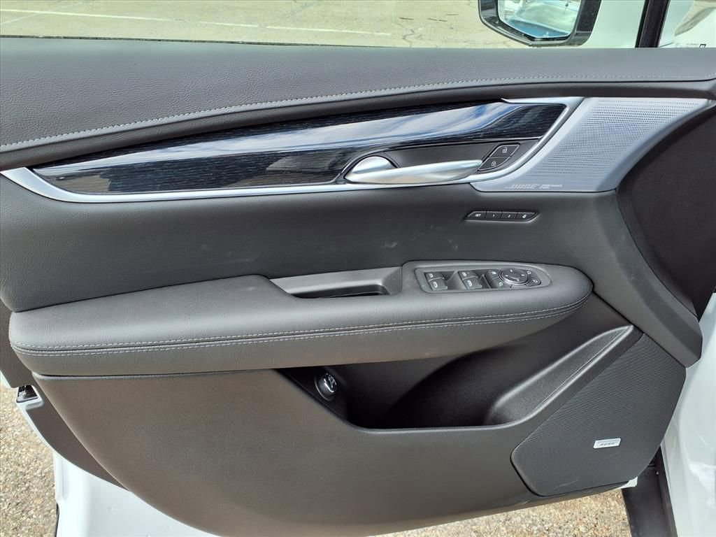 Thumbnail: 2026 Cadillac XT5 - 11