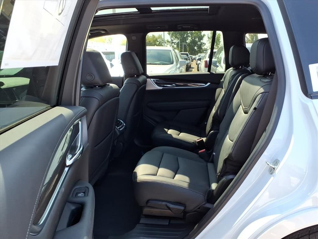 Thumbnail: 2025 Cadillac XT6 - 8