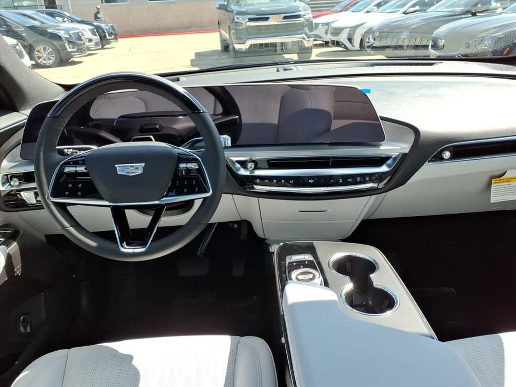 Thumbnail: 2026 Cadillac Lyriq - 8