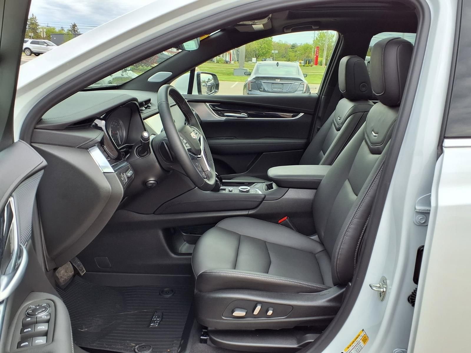Thumbnail: 2026 Cadillac XT5 - 15
