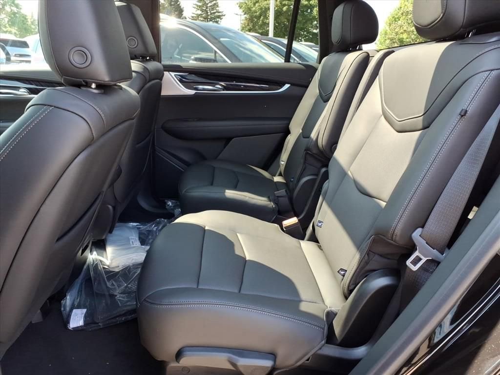 Thumbnail: 2025 Cadillac XT6 - 9