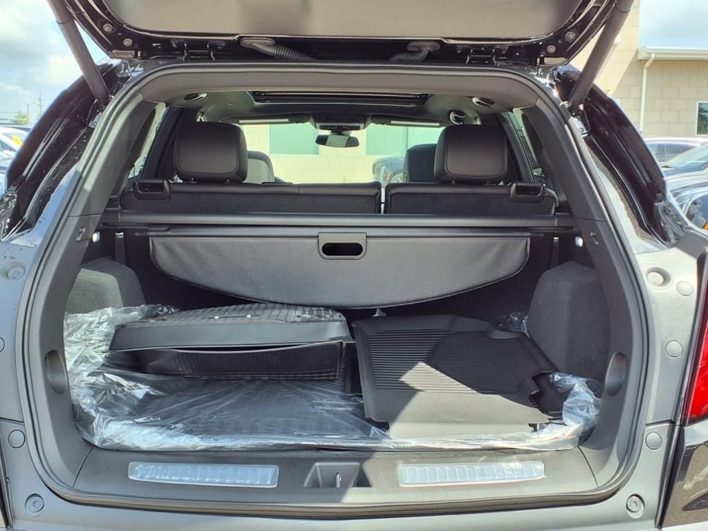 Thumbnail: 2025 Cadillac XT5 - 8