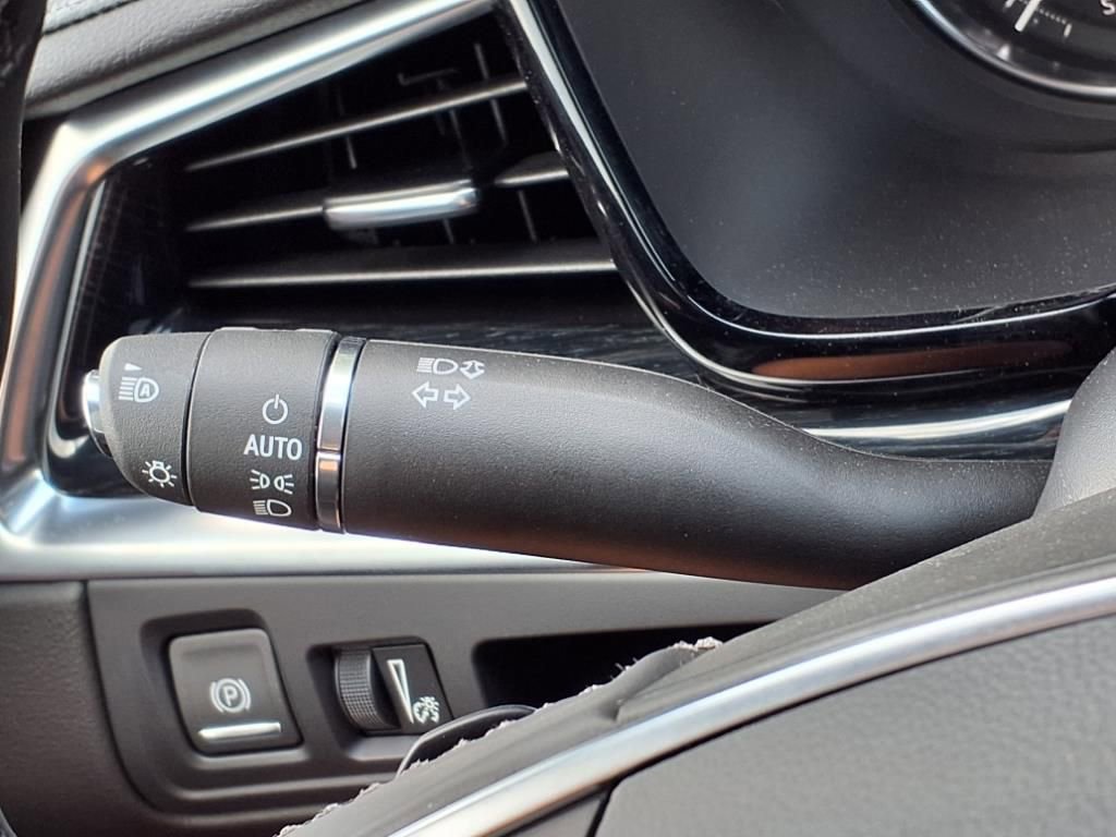 Thumbnail: 2025 Cadillac XT5 - 16