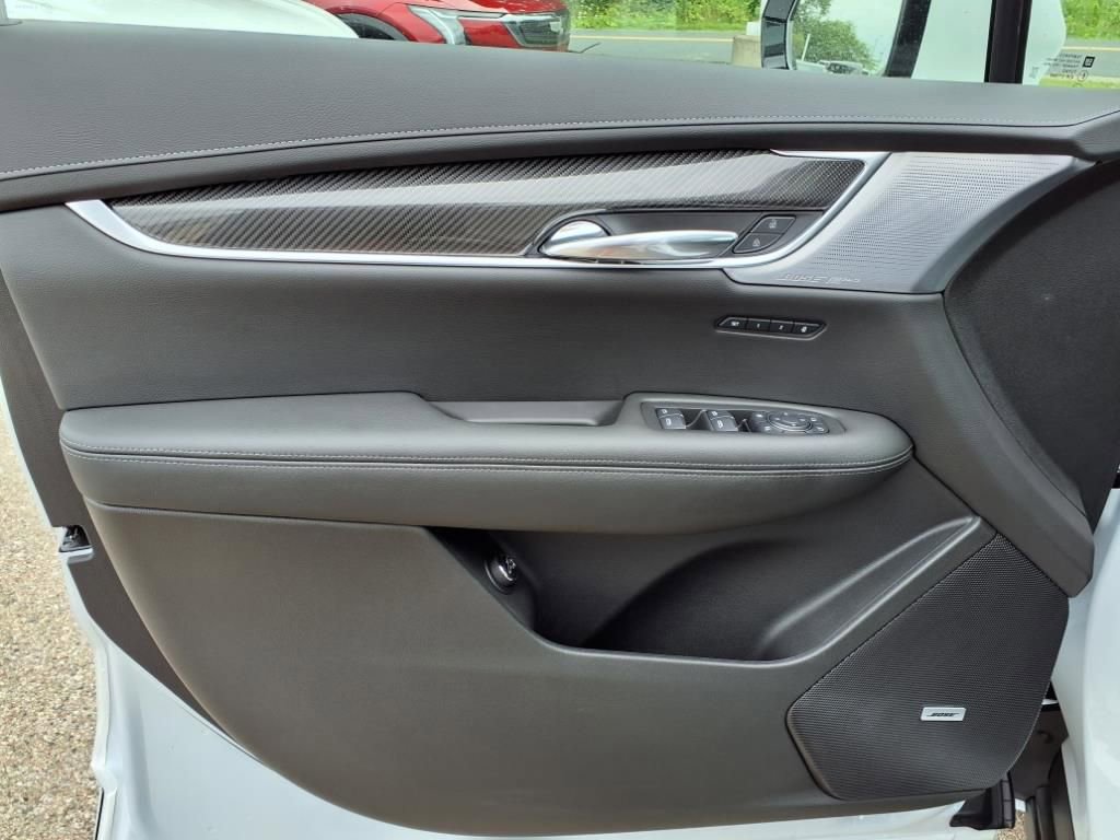 Thumbnail: 2025 Cadillac XT6 - 10