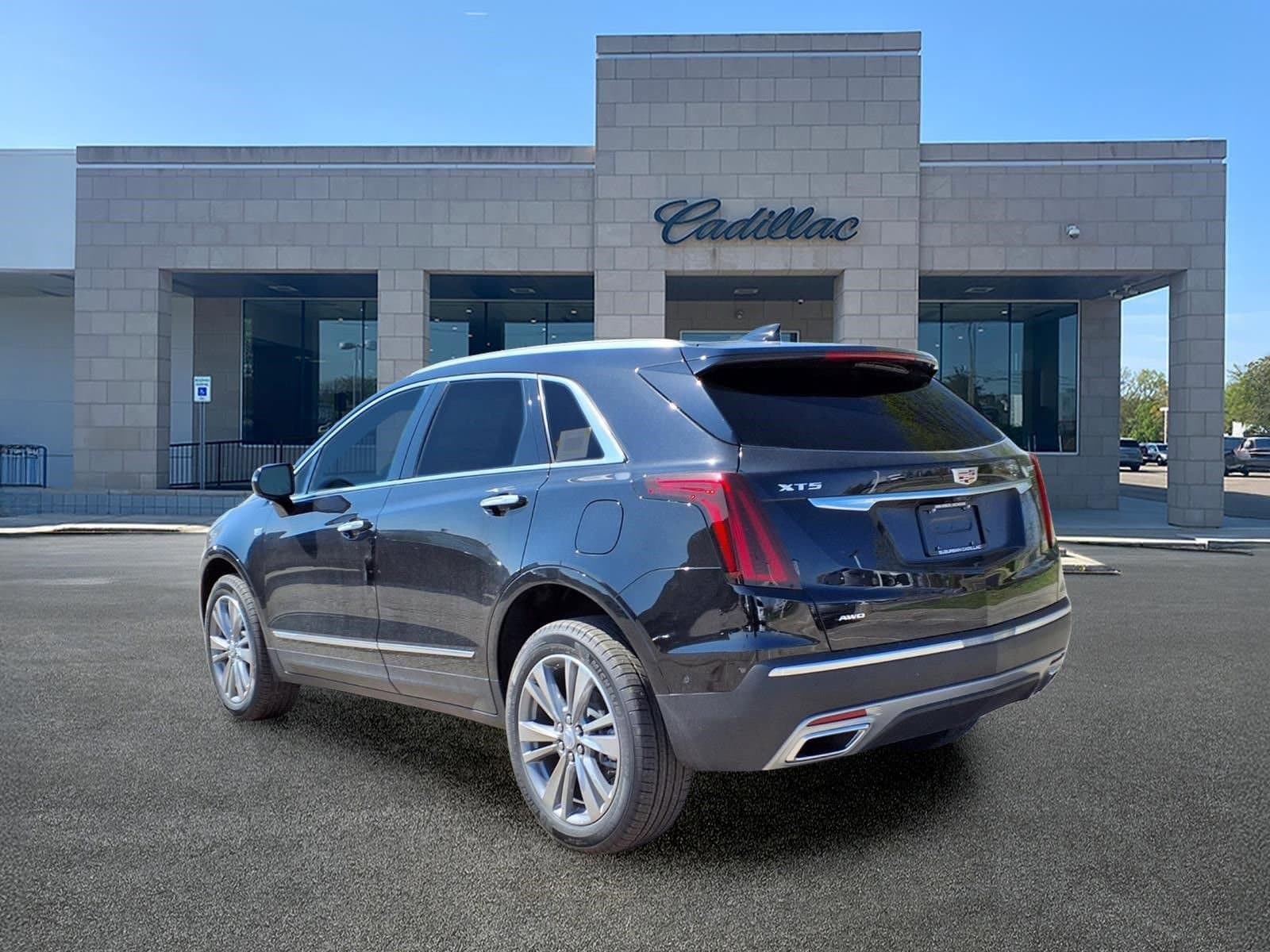 Thumbnail: 2026 Cadillac XT5 - 6
