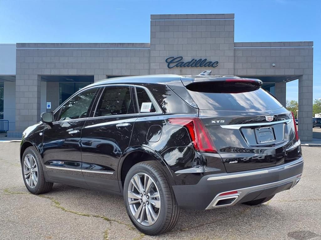 Thumbnail: 2025 Cadillac XT5 - 6