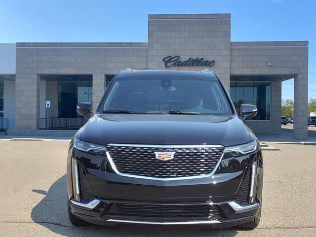 2025 Cadillac XT6 Luxury 2