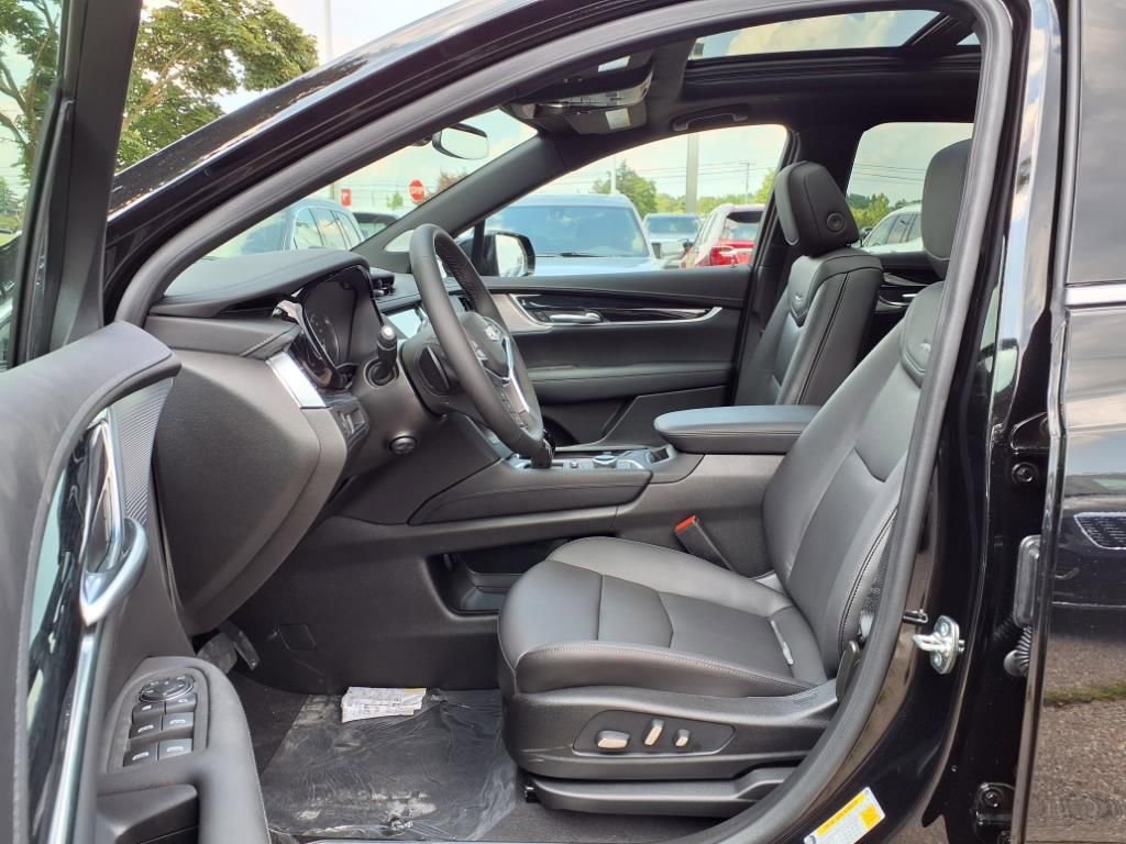 Thumbnail: 2025 Cadillac XT5 - 12