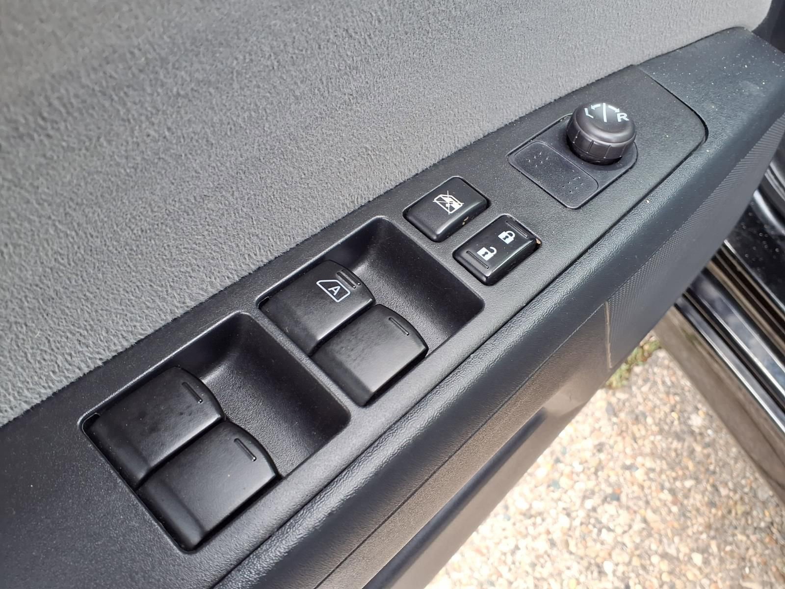 Thumbnail: 2012 Nissan Sentra - 15