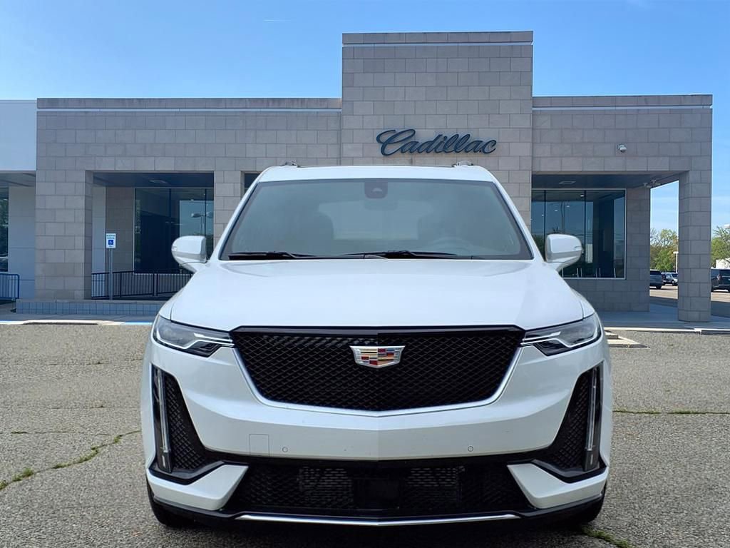 2025 Cadillac XT6 Sport photo 2