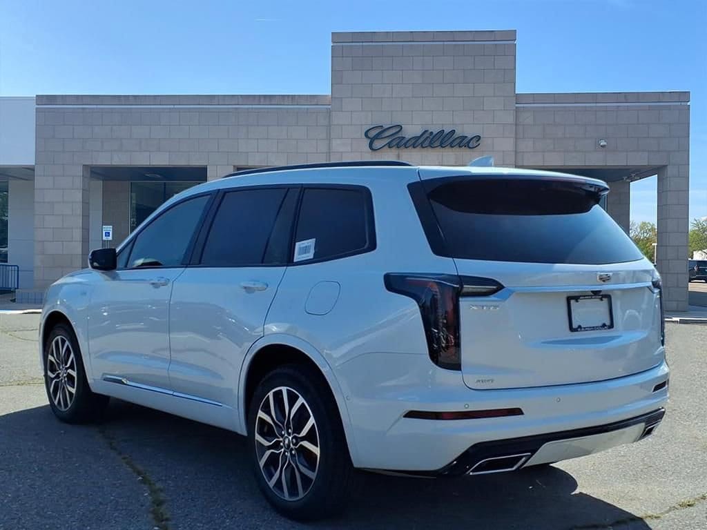 Thumbnail: 2025 Cadillac XT6 - 6