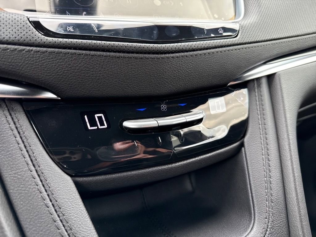 Thumbnail: 2025 Cadillac XT5 - 18