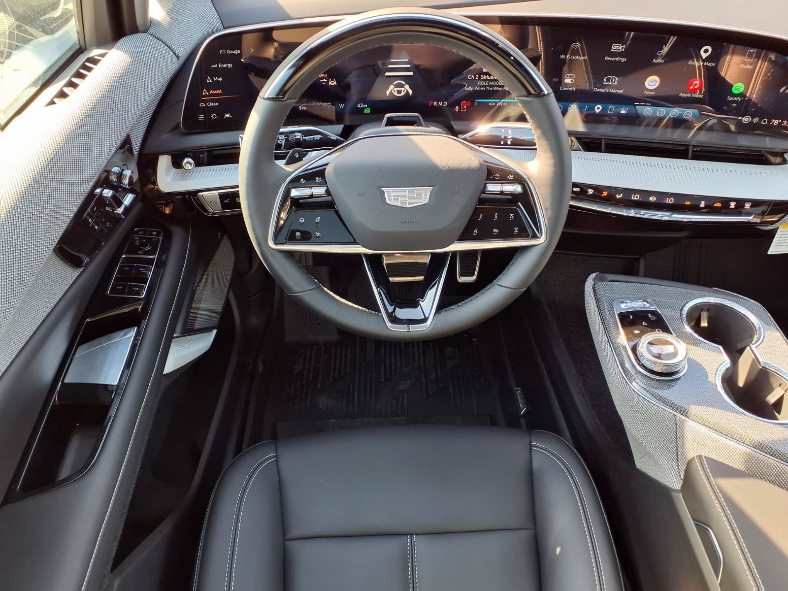 2027 Cadillac OPTIQ Luxury - Photo 12