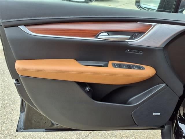 Thumbnail: 2025 Cadillac XT5 - 10