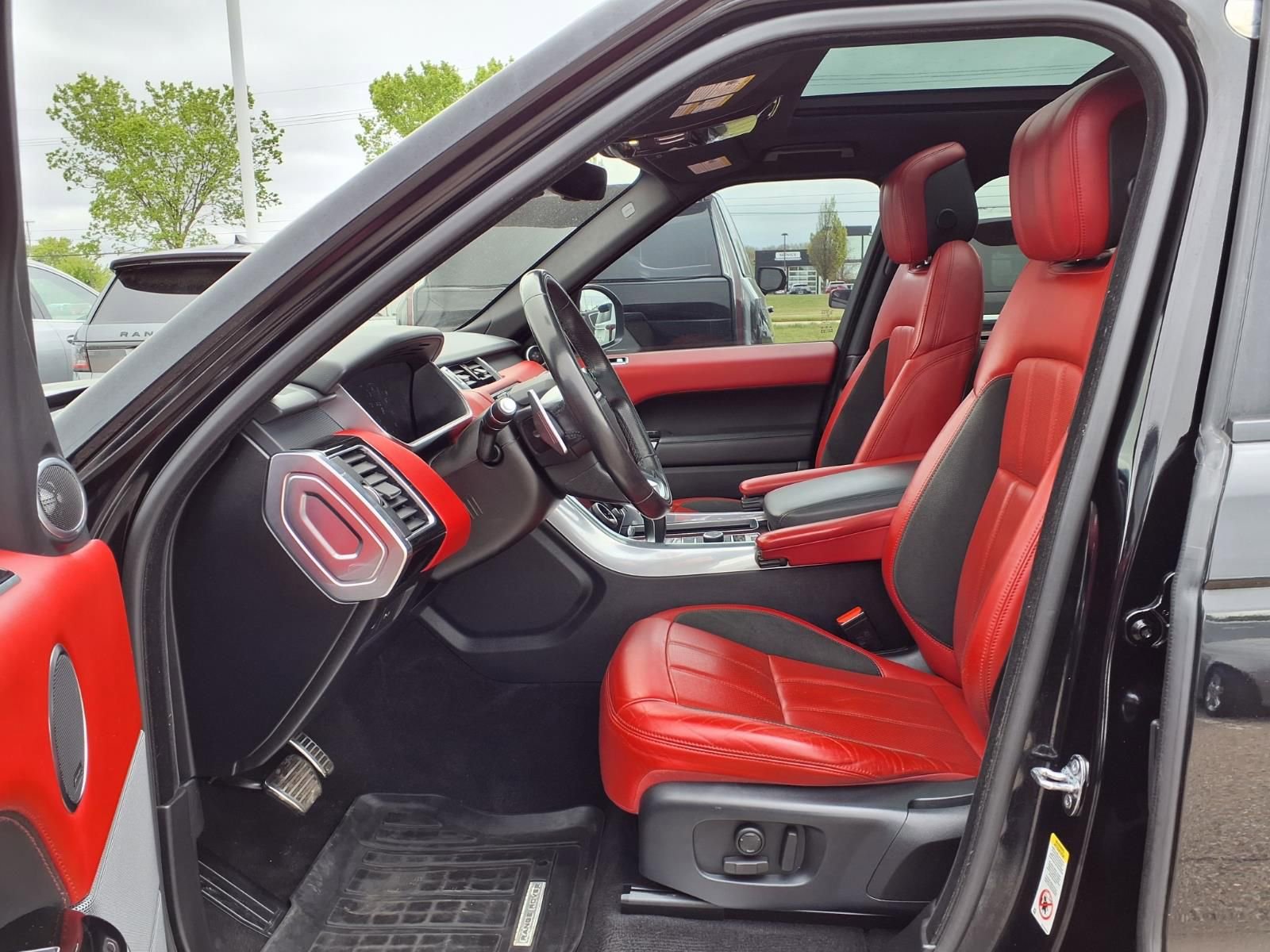 Thumbnail: 2019 Land Rover Range Rover Sport - 17