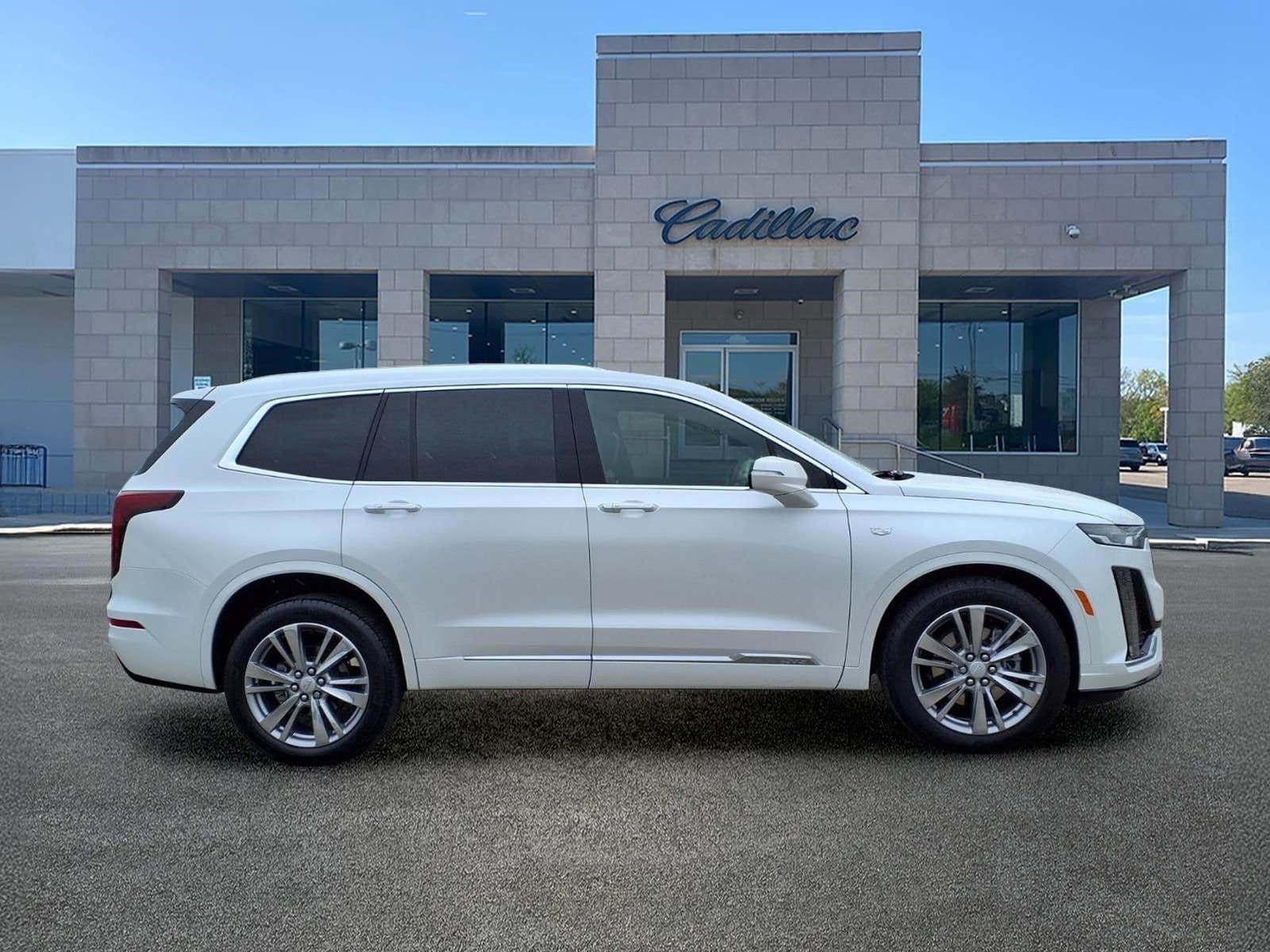 Thumbnail: 2023 Cadillac XT6 - 3