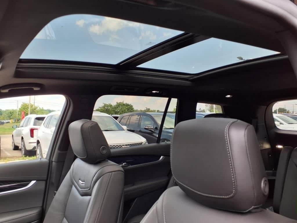 Thumbnail: 2025 Cadillac XT6 - 15