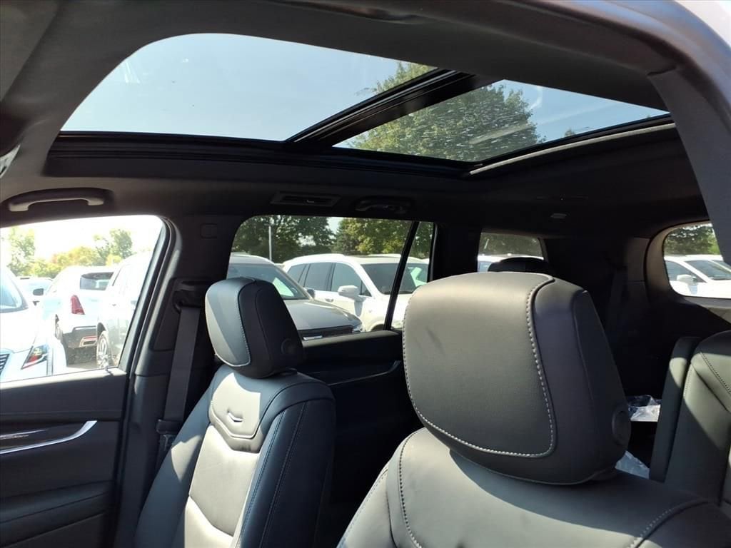 Thumbnail: 2025 Cadillac XT6 - 15